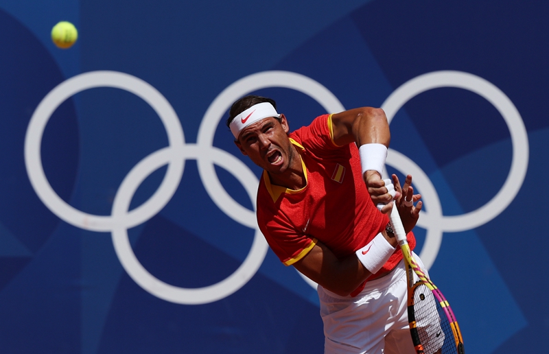 在巴黎奥运会网球男单第二轮比赛中，纳达尔惜败于老敌手德约科维奇    新华社图